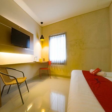 Budget Hotel Ambon Exterior photo