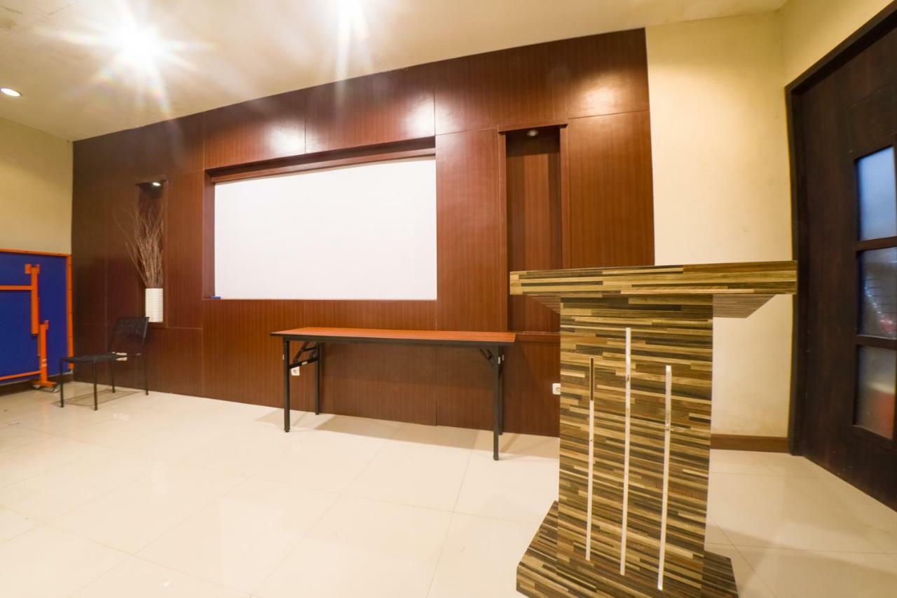 Budget Hotel Ambon Exterior photo